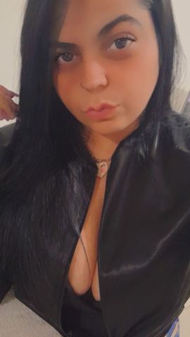 Sou morena 
Altura 1.67 
Peito naturais  não faço anal